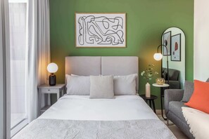 Desk, iron/ironing board, WiFi, bed sheets