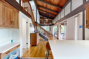 Interior - Zen home with fast WiFi, washer/dryer, koi pond & large lanai (Honolulu)