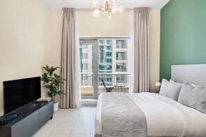 Desk, iron/ironing board, WiFi, bed sheets