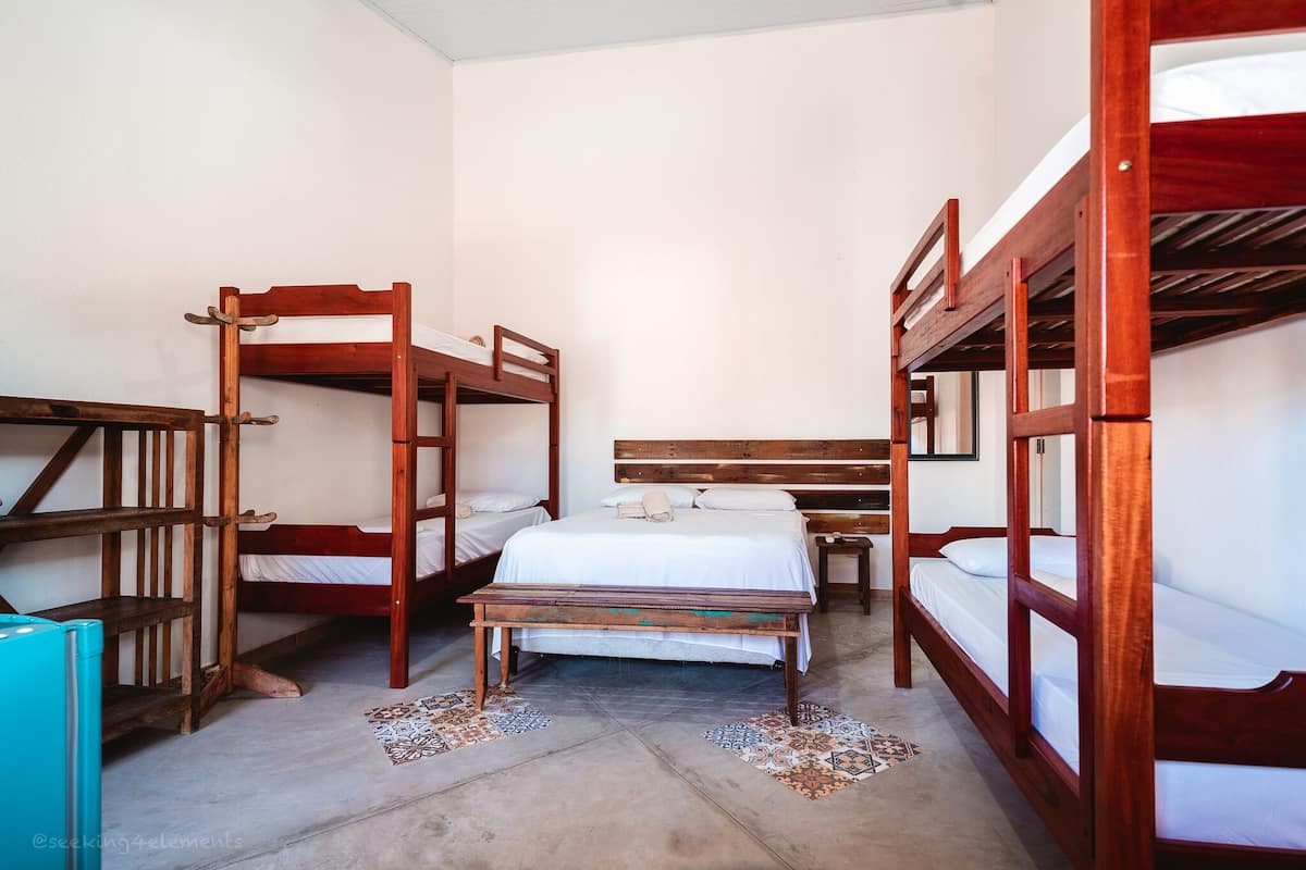 Suíte família | 1 quarto, roupas de cama premium, Wi-Fi de cortesia