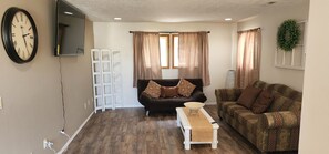 Una Smart TV, una chimenea