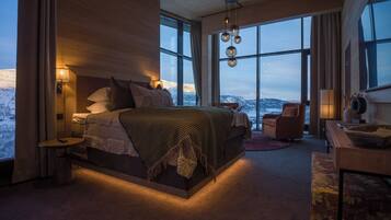 Minibar, skrivebord, skrivebord for bærbar PC og lydisolert