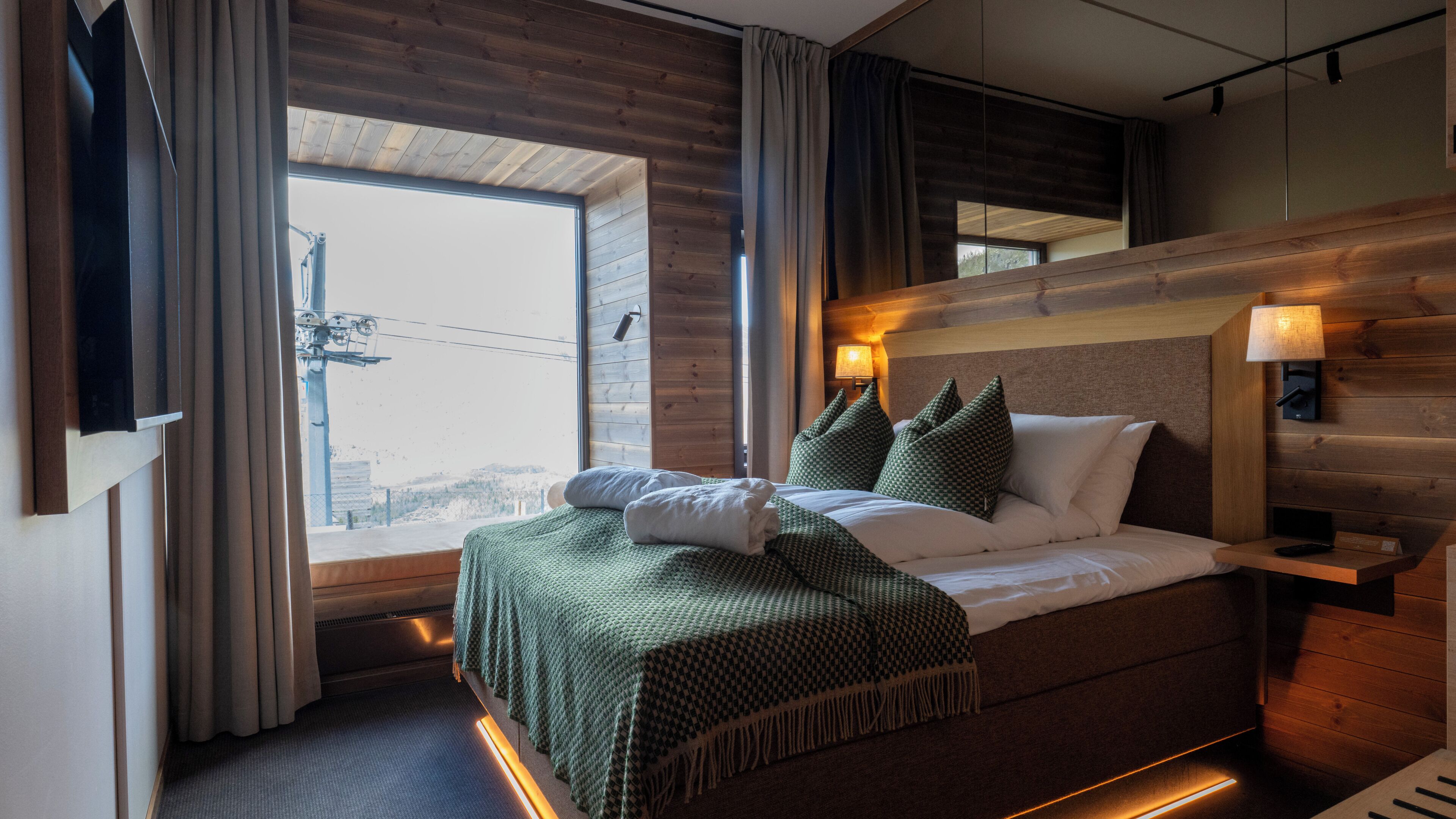 Deluxe Room (Petite) | Bar mini, meja, ruang kerja komputer riba, kalis bunyi 