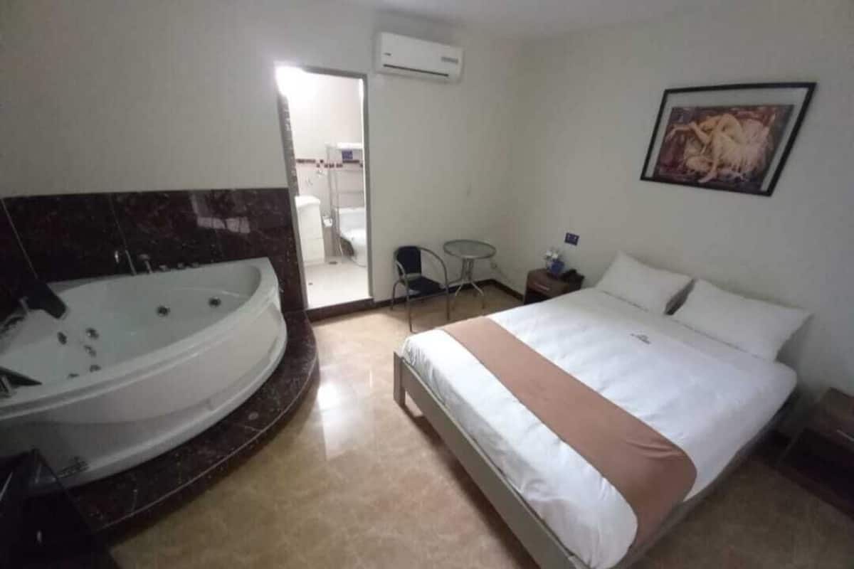 Deluxe Room, 1 King Bed | Free WiFi