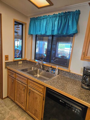Fridge, microwave, oven, stovetop - Short walk to the beach Pacific Hideaway! (Brookings)