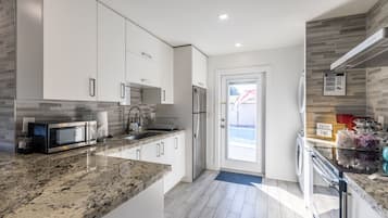 Fridge, microwave, oven, coffee/tea maker