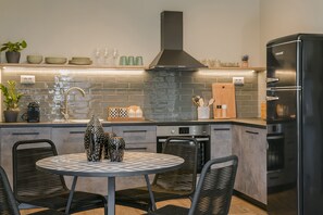 Junior Apartment, 1 Bedroom, Bay View | Private kitchen