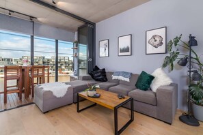 TV - Stunning Kingston Harbour Foreshore 1BR Water View (Kingston)