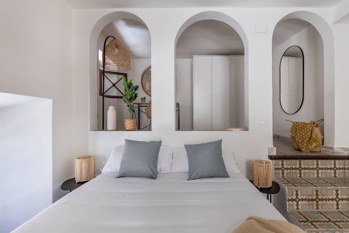 Roupas de cama premium, edredons de pluma, ferros/tábuas de passar roupa
