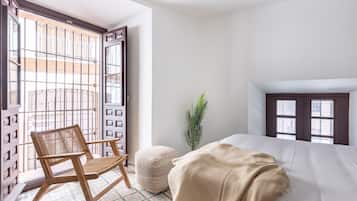 Apartment, 3 Bedrooms | Premium bedding, down duvets, iron/ironing board, free cots/infant beds
