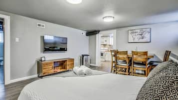 2 bedrooms, desk, iron/ironing board, travel crib