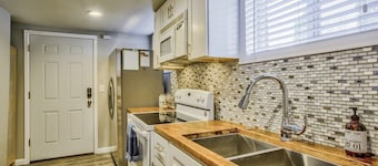 Olympic Flat! Downtown w Hot Tub, BBQ & Fire pit