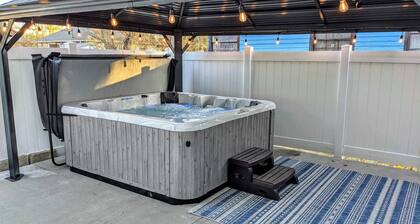 Olympic Studio! Hot Tub with BBQ & Fire Pit