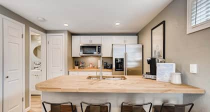 Olympic Studio! Hot Tub with BBQ & Fire Pit