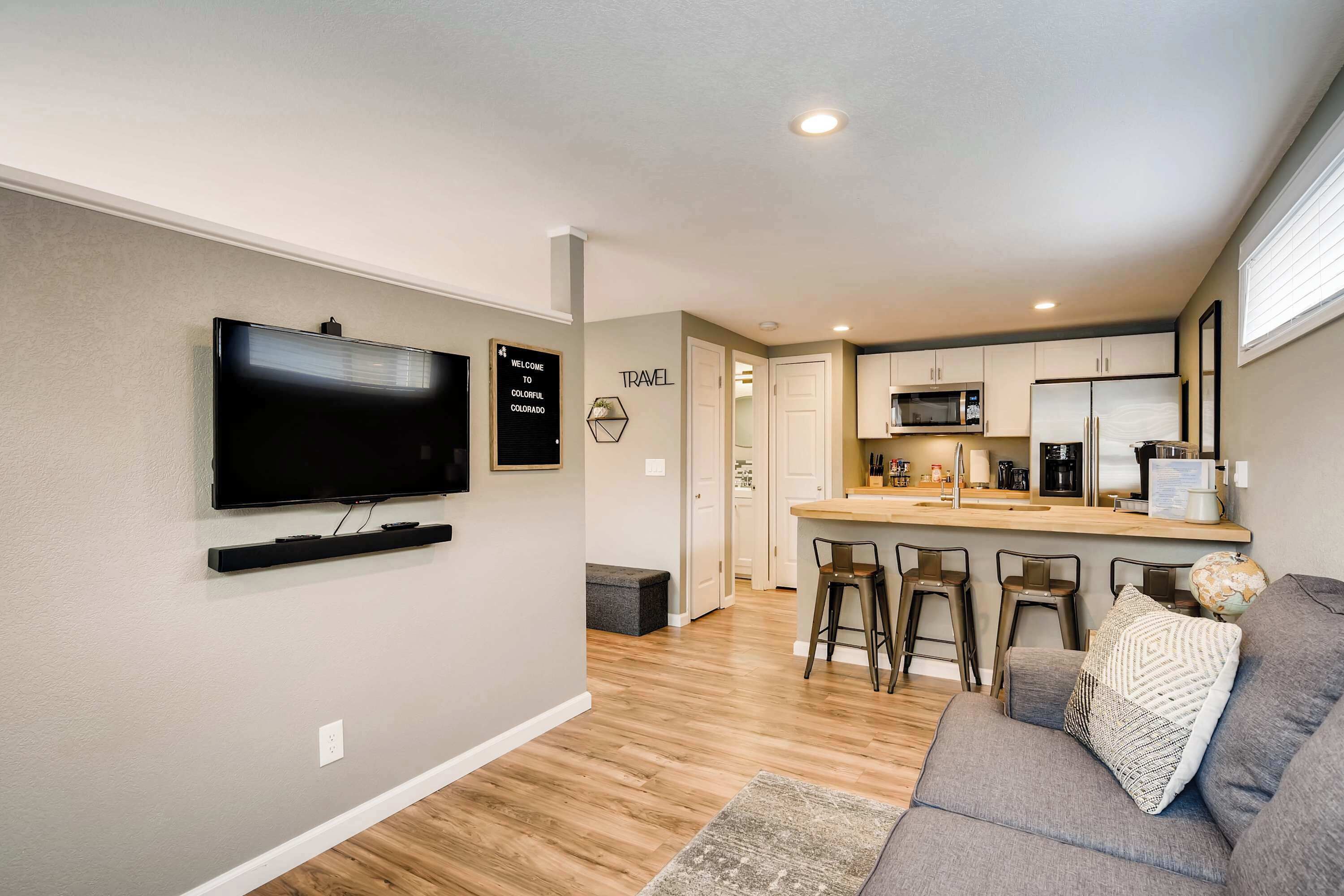 Televisión y oficina 