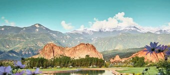 Olympic House! Downtown w Hot Tub, Fire pit & BBQ