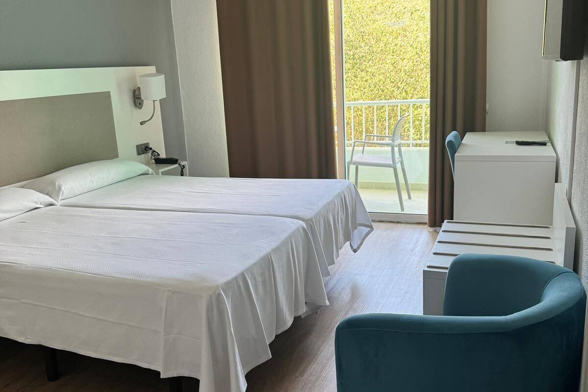 superior double or twin room | 1 bedroom, in-room safe, blackout curtains, free wifi