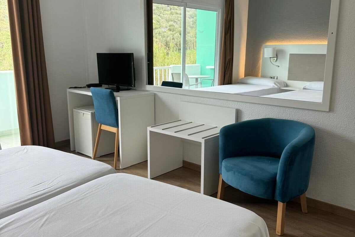 standard triple room | 1 bedroom, in-room safe, blackout curtains, free wifi