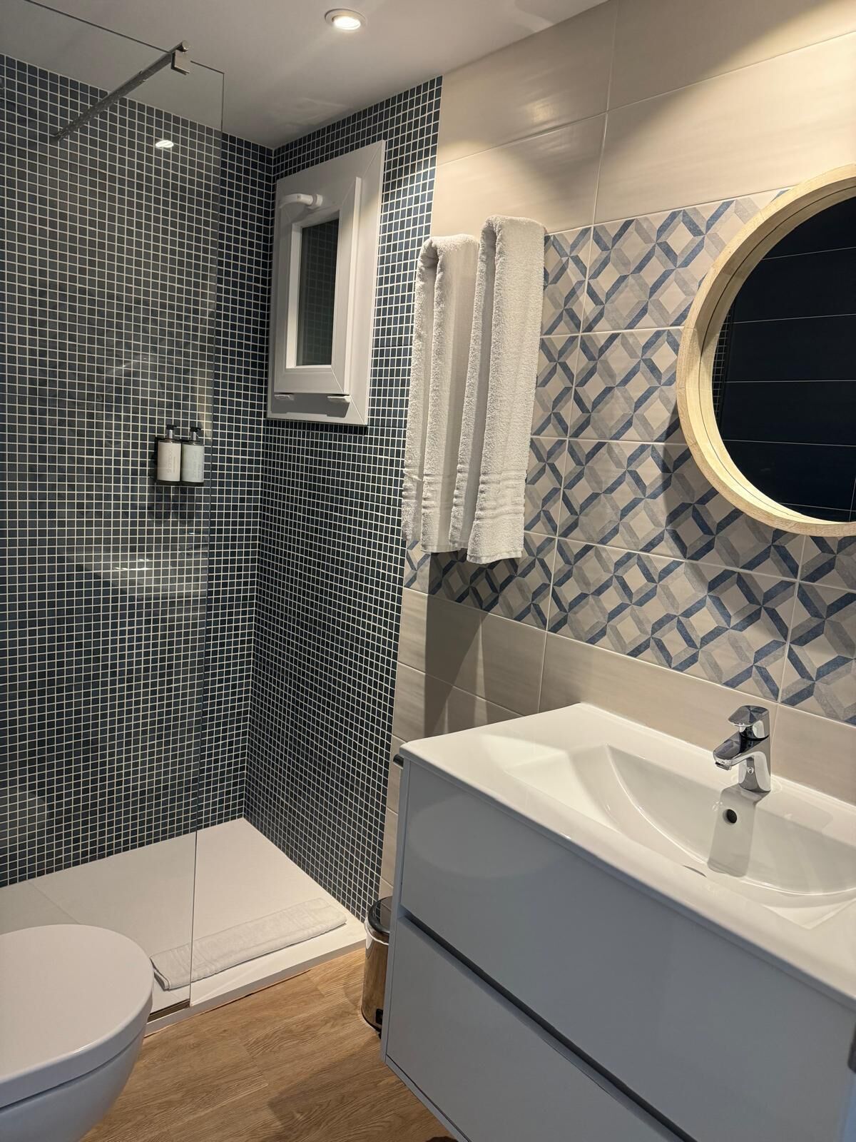 superior double or twin room | bathroom | towels