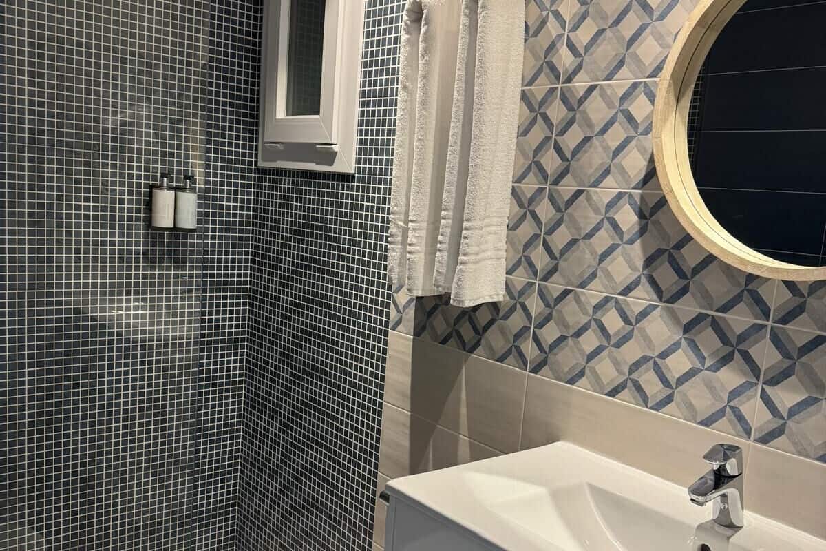 superior double or twin room | bathroom | towels