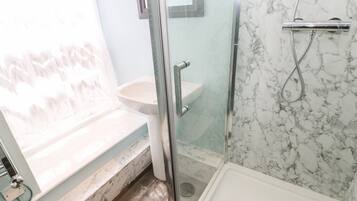 Cottage | Bathroom | Shower