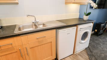 平房 | 私人廚房 | 電冰箱、電熱水壺、鍋具/餐盤/廚房用品