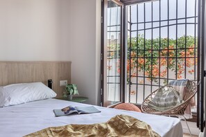 Soundproofing, free WiFi, bed sheets - Libere Cordoba Patio Santa Marta (Córdoba)