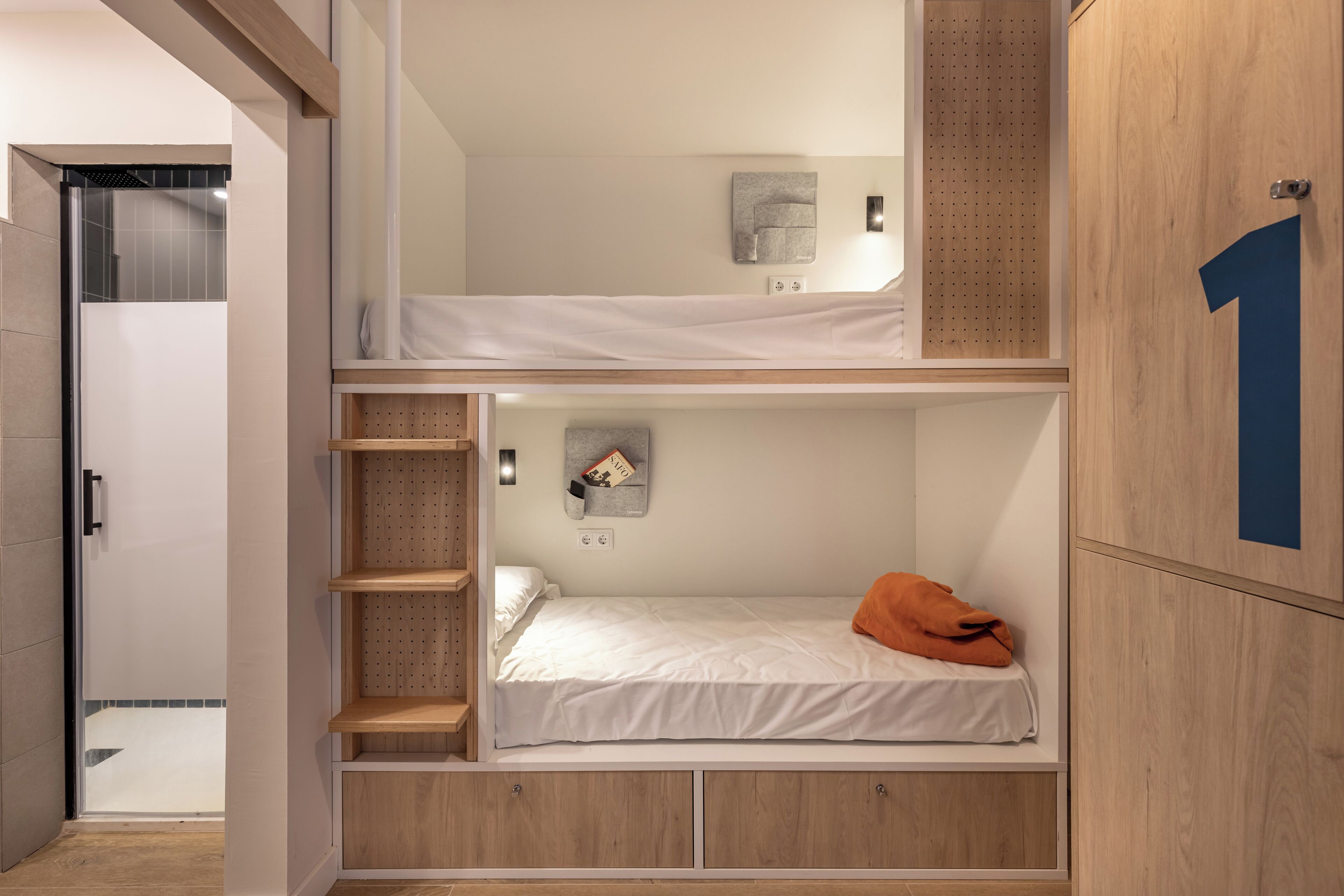 Soundproofing, free WiFi, bed sheets