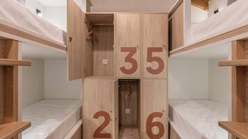 Soundproofing, free WiFi, bed sheets