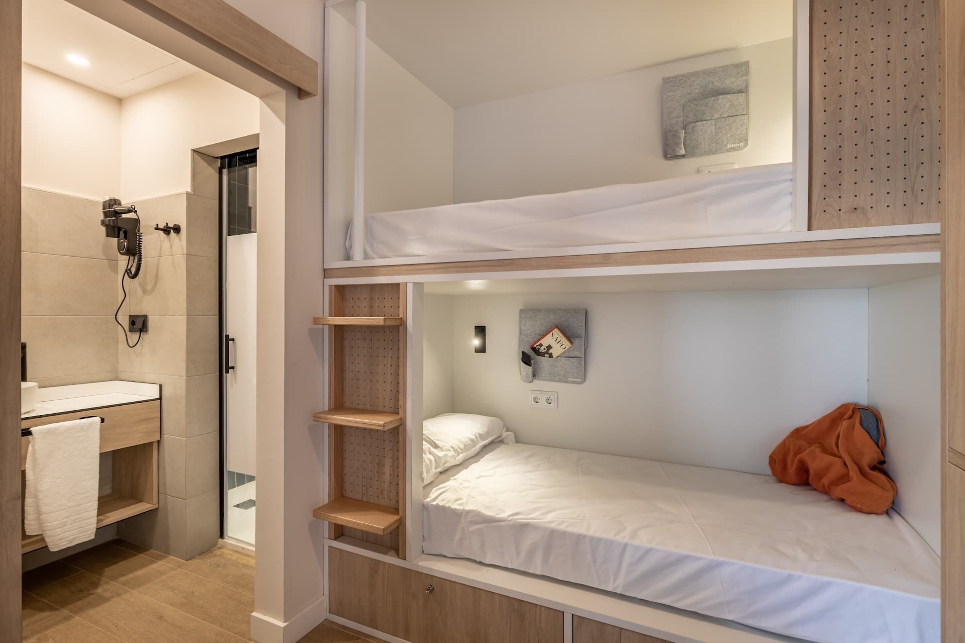 Soundproofing, free WiFi, bed sheets