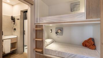 Soundproofing, free WiFi, bed sheets