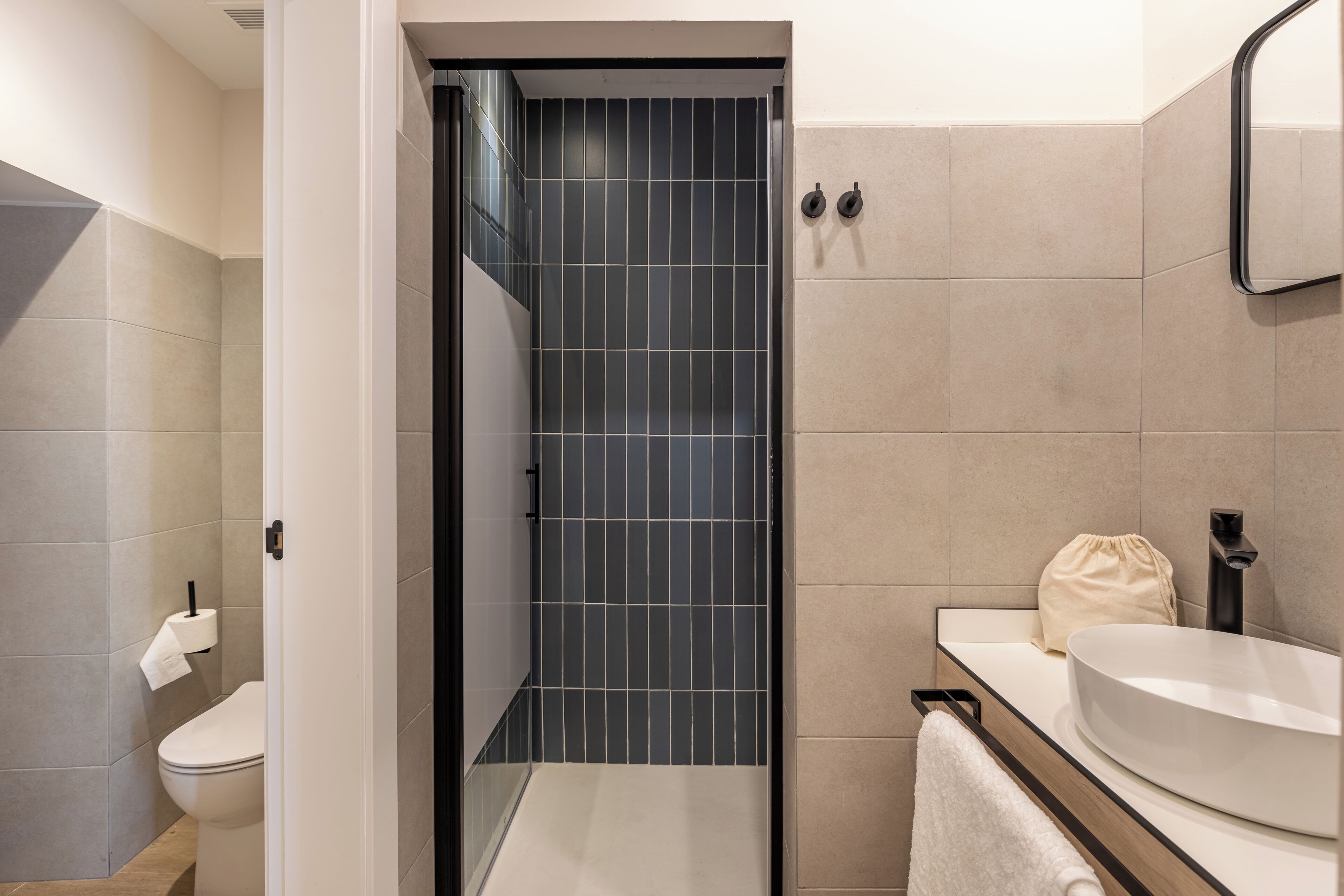 Geluiddichte muren, gratis wifi, beddengoed