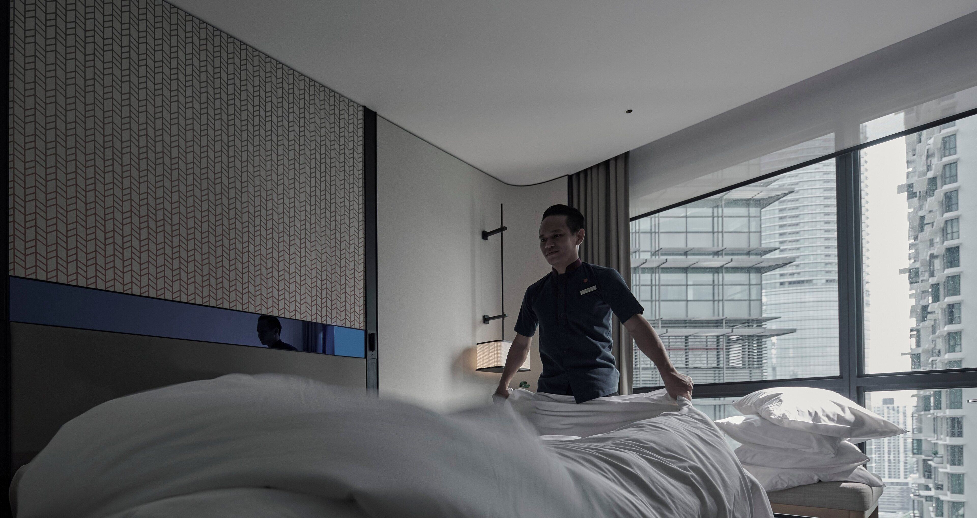 Deluxe Room, 1 King Bed | Minibar, in-room safe, desk, laptop workspace