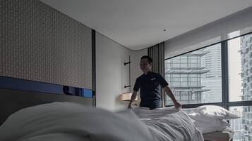 Deluxe Room, 1 King Bed | Minibar, in-room safe, desk, laptop workspace