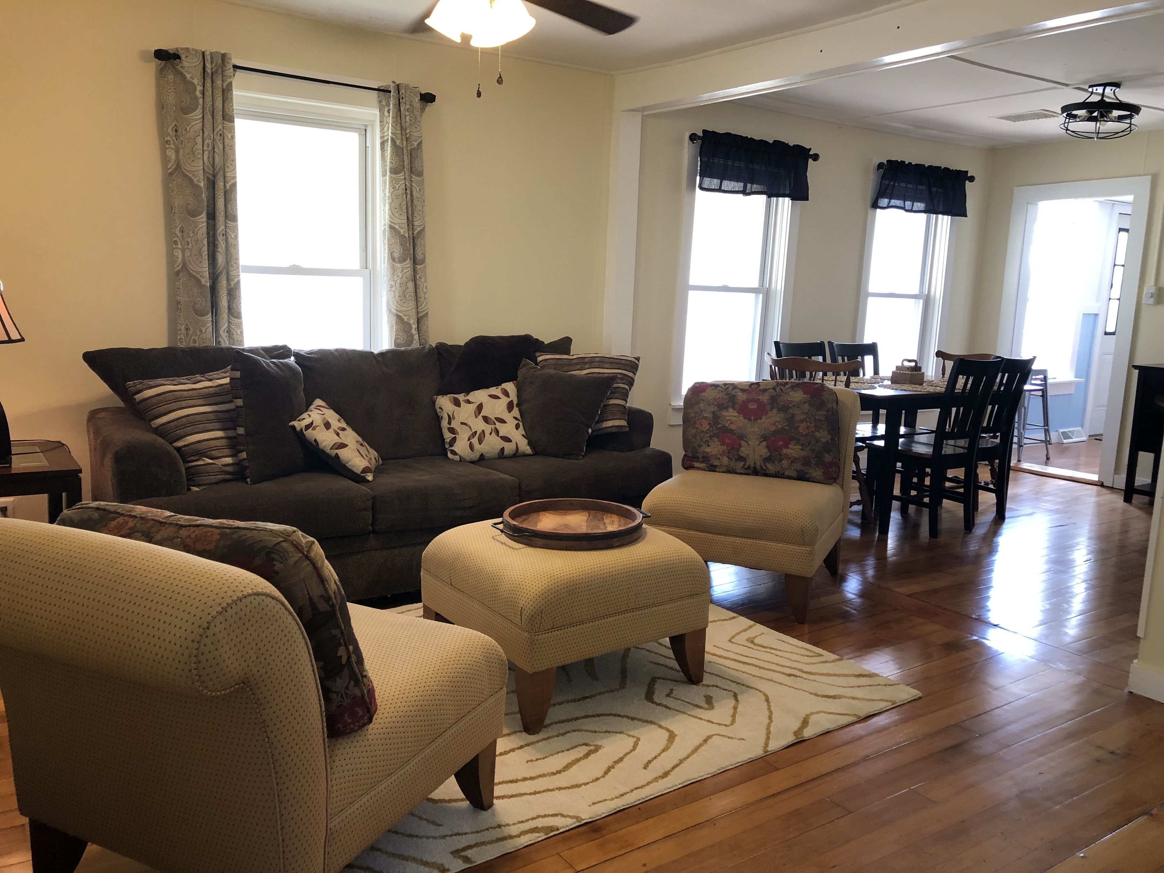 Great Weirs Beach location  - NEWLY Updated Cottage around corner to FUN!