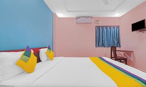 Premium Double Room | Desk, iron/ironing board - Itsy Hotels Aflah (Hyderabad)
