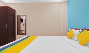 Deluxe Double Room | Desk, iron/ironing board - Itsy Hotels Aflah (Hyderabad)