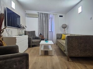 Studio – standard | Oppholdsområde | TV