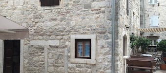 Athos Guesthouse
