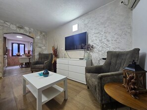 Studio – standard | Oppholdsområde | TV