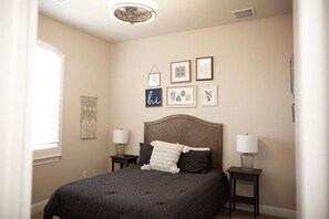 5 bedrooms - Nascar Harvest Haven (Argyle)