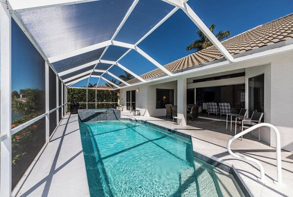 Pool - Enjoy tropical comfort in this waterfront home (Marco Island)