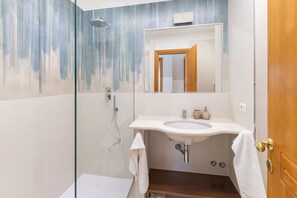 Hair dryer, towels