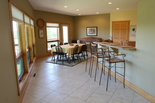 Upper Iowa River Valley Overlook, Peaceful Country Escape