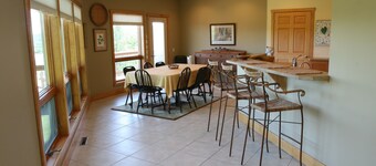 Upper Iowa River Valley Overlook, Peaceful Country Escape