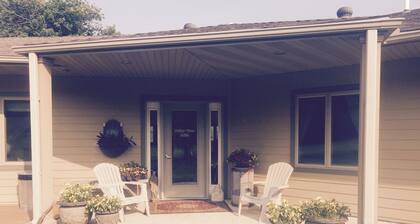 Upper Iowa River Valley Overlook, Peaceful Country Escape