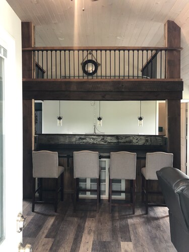 The Loft- second story, 2 bedroom apt with walk out balcony