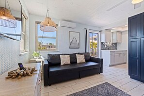 Unclassified image, 5 of 36, button