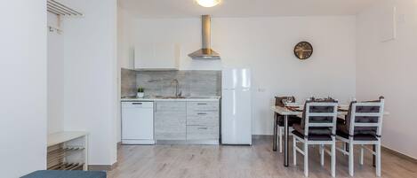 Fridge, microwave, dishwasher, coffee/tea maker