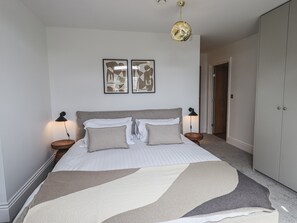 Cottage | 2 bedrooms, individually decorated, individually furnished, free WiFi - The Emma Suite Stone Cross Mansion (Ulverston)